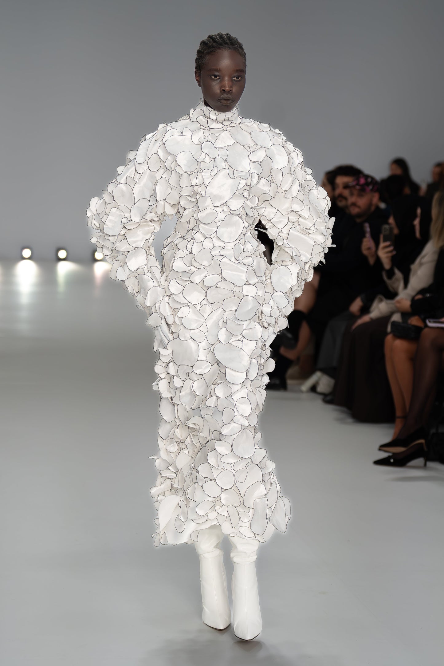 LOOK 16